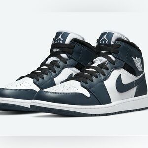 Armor Navy Women’s 6 Jordan 1